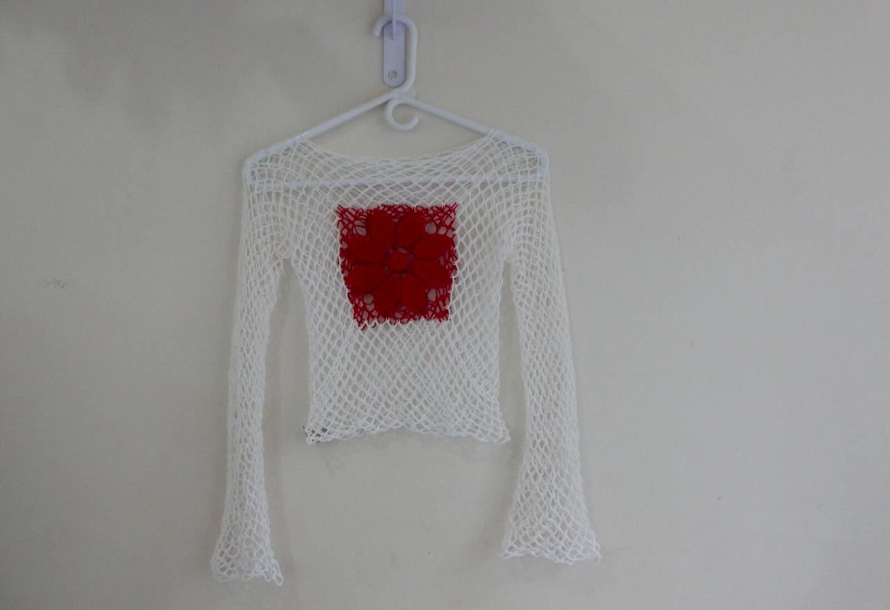 crochet thread white red fishnet long sleeve crop top adult size small
